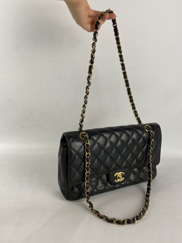 CHANEL 2011 - Sac « Timeless » classique à double rabat 26 cm en cuir grainé ma…