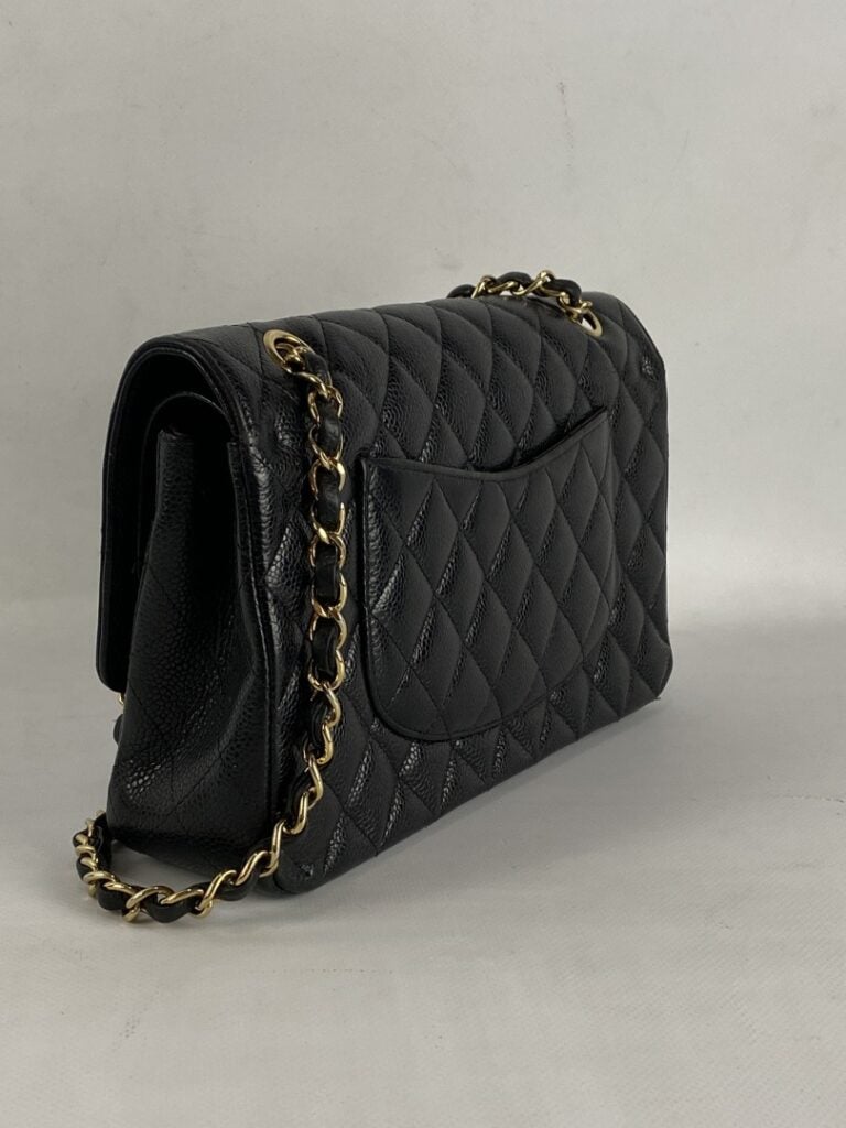 CHANEL 2011 - Sac « Timeless » classique à double rabat 26 cm en cuir grainé ma…