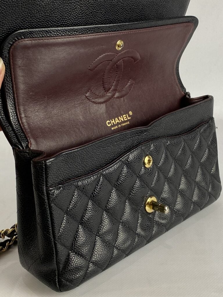 CHANEL 2011 - Sac « Timeless » classique à double rabat 26 cm en cuir grainé ma…