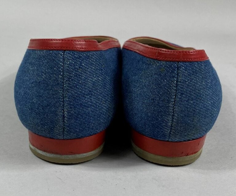 CHANEL - Paire de ballerines en jean et cuir rouge - Pointure 36 - (talons anti…