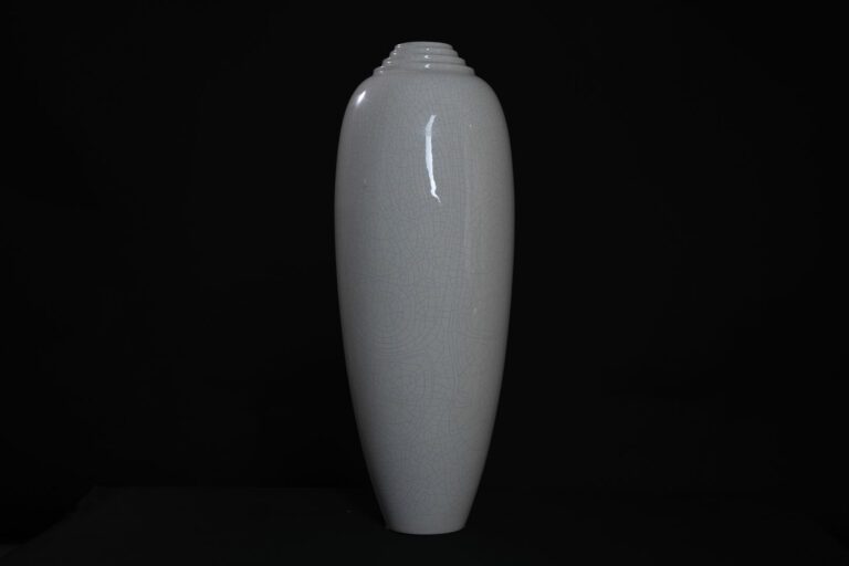 CHAROLLES - Grand vase ovoïde annelé en céramique émaillée craquelée - Signé du…
