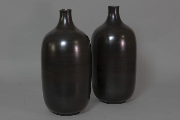 CHAROLLES - Importante paire de vases balustre modèle Duo en faïence à décor ém…