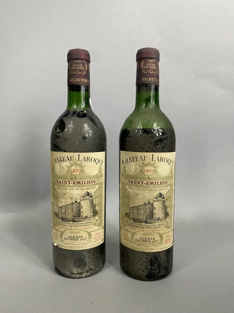 Château Laroque, Saint-Emilion - Lot de deux bouteilles, 1970 - (bas épaule, ba…
