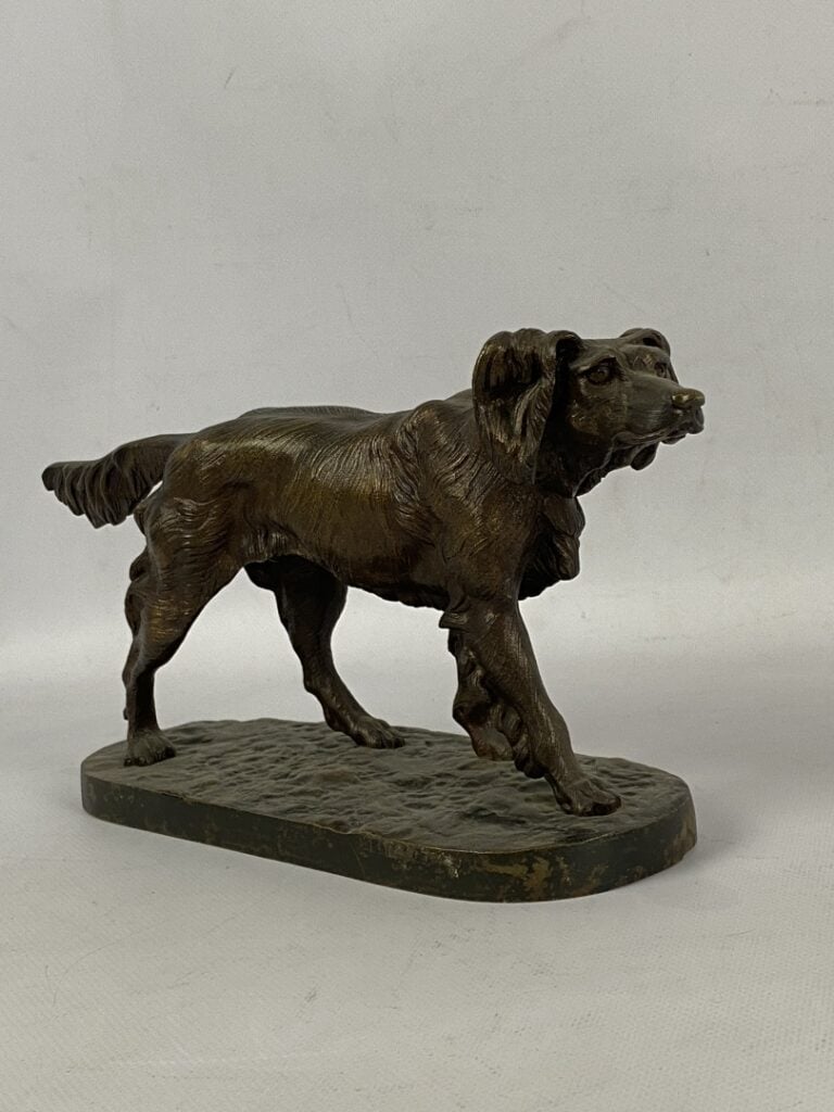 Chien de chasse - Epreuve en régule patiné - - H 16,5 x L 25 x P 10 cm