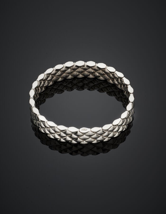 CHIMENTO - BRACELET manchette flexible ouvert en or gris (750‰) à motifs losang…