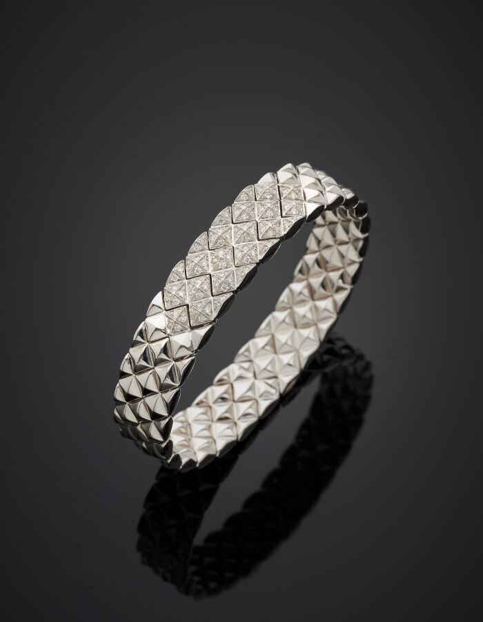 CHIMENTO - BRACELET manchette flexible ouvert en or gris (750‰) à motifs losang…