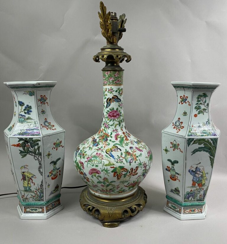 CHINE, CANTON - Vase bouteille en porcelaine émaillée polychrome à décor de rin…