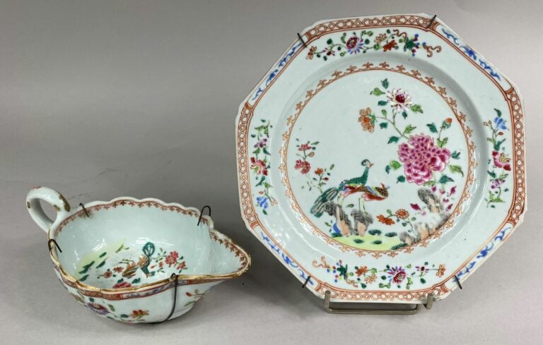 CHINE, Compagnie des Indes, XIXe siècle - Ensemble comprenant - - une saucière…