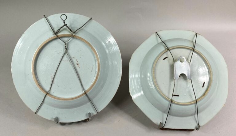 CHINE, Compagnie des Indes, XIXe siècle - Ensemble de deux assiettes en porcela…