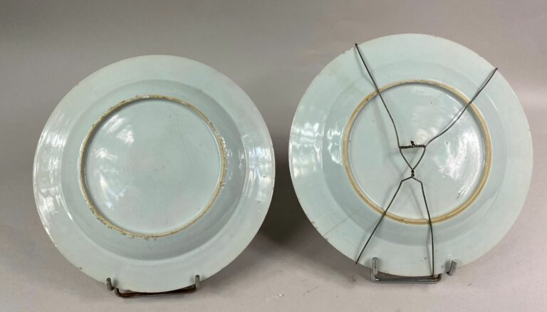 CHINE, Compagnie des Indes, XIXe siècle - Ensemble de deux assiettes en porcela…