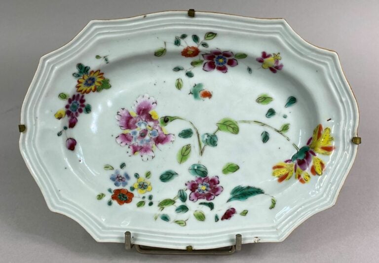 CHINE, Compagnie des Indes, XIXe siècle - Petite coupelle polylobée en porcelai…