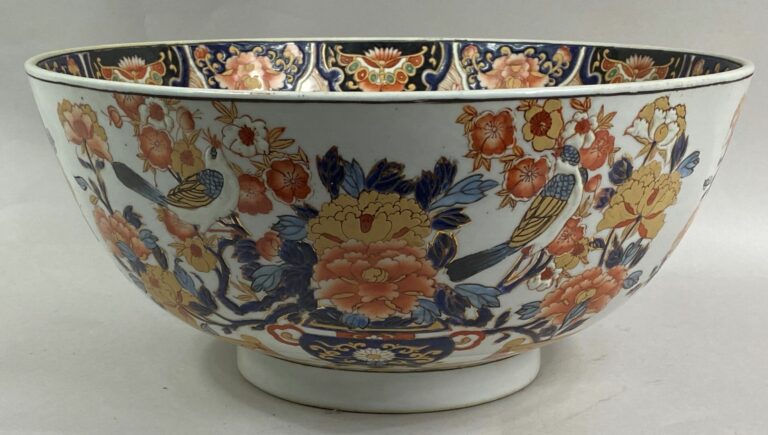 CHINE, dans le goût des porcelaines IMARI, XXe siècle - Grand bol en céramique…
