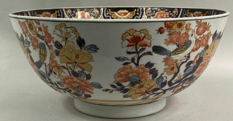 CHINE, dans le goût des porcelaines IMARI, XXe siècle - Grand bol en céramique…