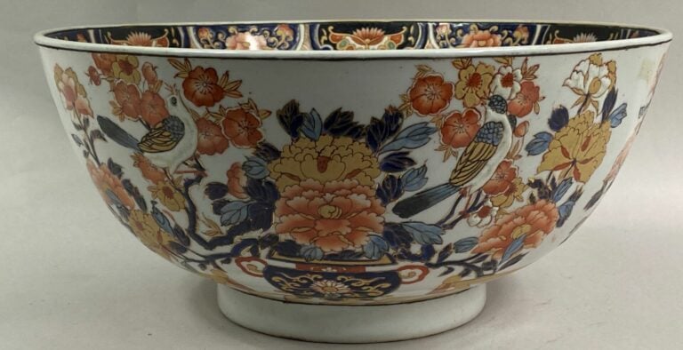 CHINE, dans le goût des porcelaines IMARI, XXe siècle - Grand bol en céramique…