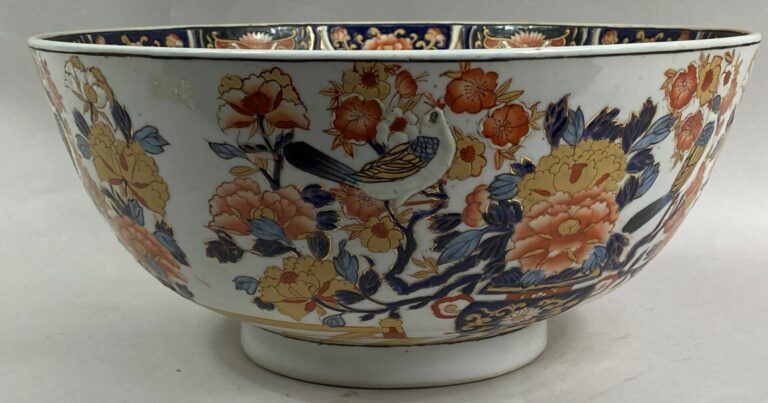 CHINE, dans le goût des porcelaines IMARI, XXe siècle - Grand bol en céramique…