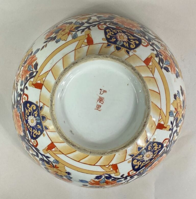 CHINE, dans le goût des porcelaines IMARI, XXe siècle - Grand bol en céramique…