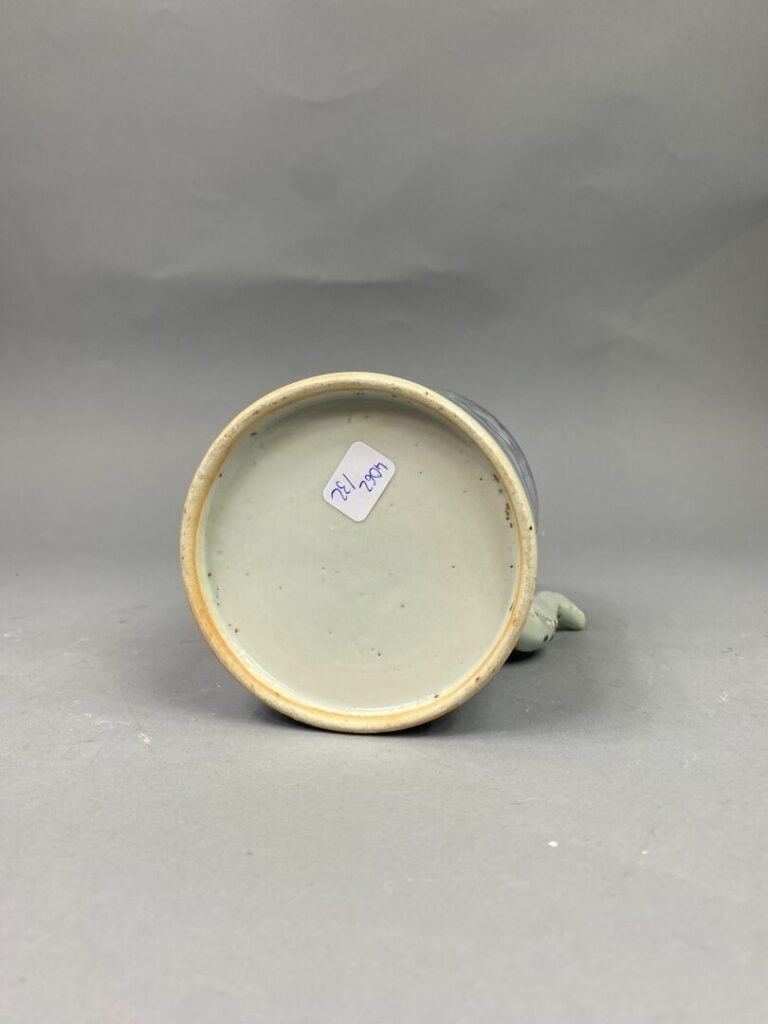 Chine du Sud / Vietnam - Théière en porcelaine bleu blanc à décor de fleurs et…