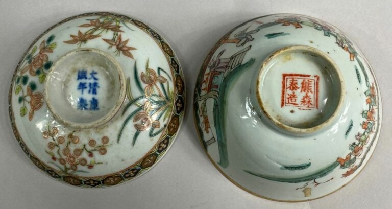 CHINE - Ensemble de céramiques en porcelaine émaillée comprenant : - - un vase…