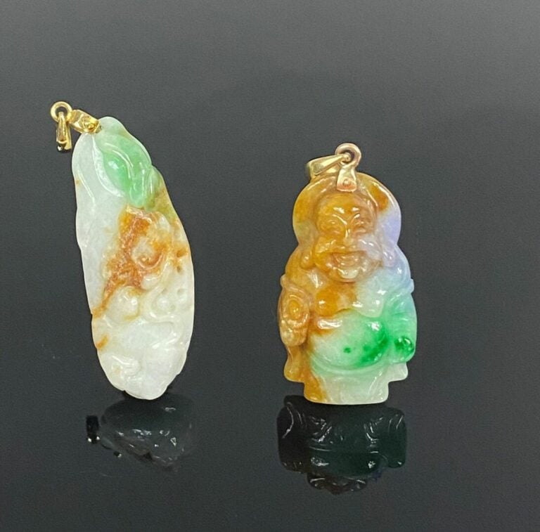 CHINE - Ensemble de deux pendentifs en or jaune (14K) orné d'un bouddha rieur e…