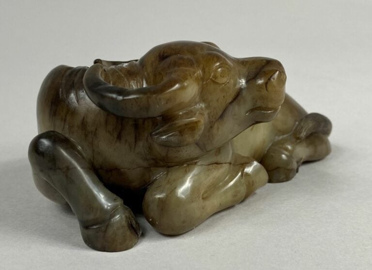 CHINE, fin de la dynastie Qing, de style Ming - Buffle d'eau en jade néphrite s…