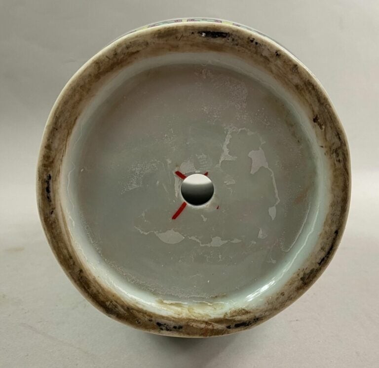 CHINE, Moderne - Vase en céramique à décor de personnages - Hauteur sans le soc…