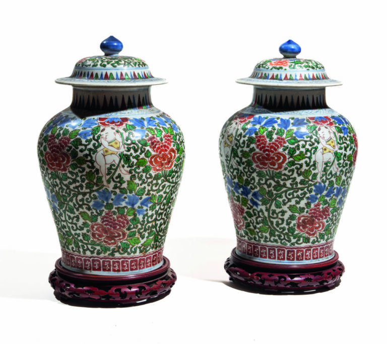 CHINE - Paire de potiches couvertes XIXème siècle - Hauteur : 35 cm