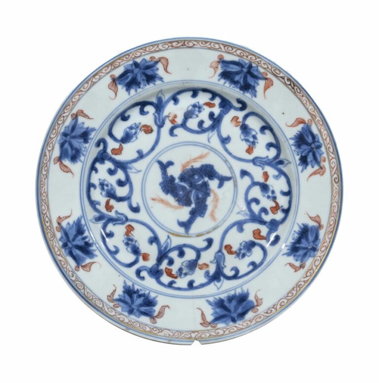 CHINE - Quatre assiettes en porcelaine compagnie des Indes. - Diamètre : 22 cm