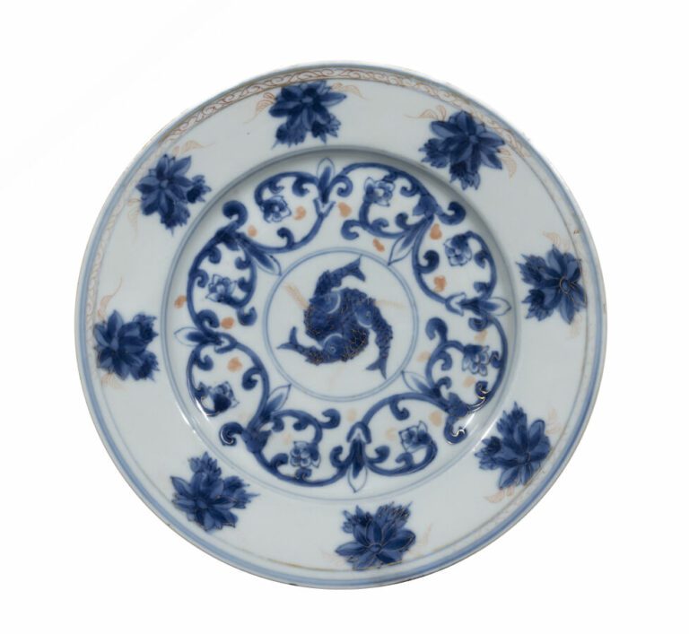 CHINE - Quatre assiettes en porcelaine compagnie des Indes. - Diamètre : 22 cm