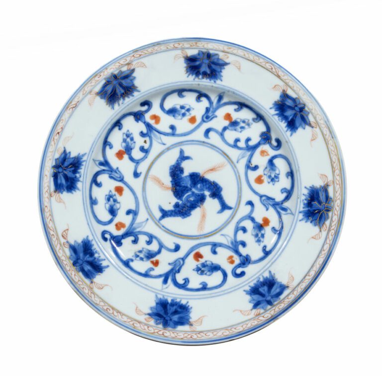 CHINE - Quatre assiettes en porcelaine compagnie des Indes. - Diamètre : 22 cm