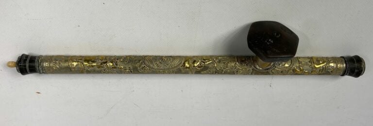 CHINE / VIETNAM - Ensemble de trois pipes à opium et gaines en métal argenté et…