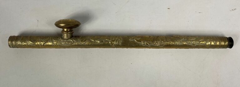 CHINE / VIETNAM - Ensemble de trois pipes à opium et gaines en métal argenté et…
