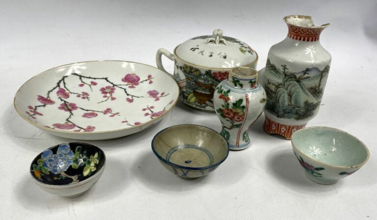 CHINE, XIXe et XXe siècles - Lot comprenant des céramiques dont un vase miniatu…