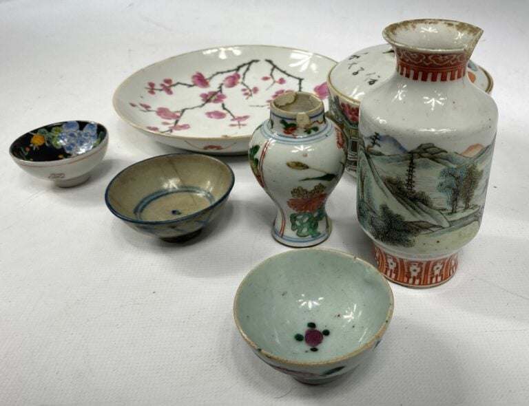 CHINE, XIXe et XXe siècles - Lot comprenant des céramiques dont un vase miniatu…