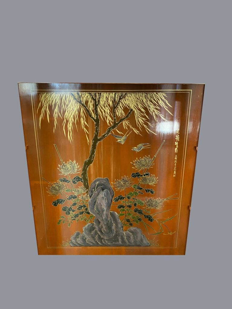 CHINE, XXe - Meuble vitrine en bois laqué peint et incrustations de nacre et pi…