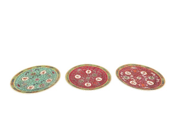 Chine, XXe siècle - Ensemble de céramiques comprenant trois assiettes, deux pet…