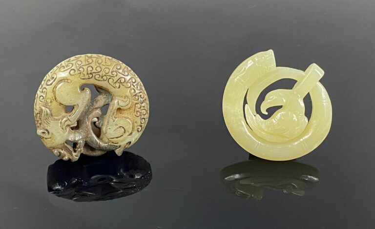 CHINE, XXe siècle - Ensemble de deux pierres dures comprenant un pendentif à l'…