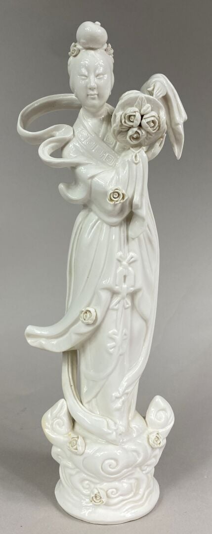 CHINE, XXe siècle - Ensemble de deux statuettes en porcelaine blanche émaillée…