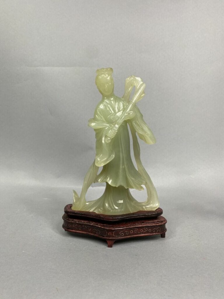 CHINE, XXe siècle - Ensemble de deux sujets en pierre dure verte sculptée à l'e…