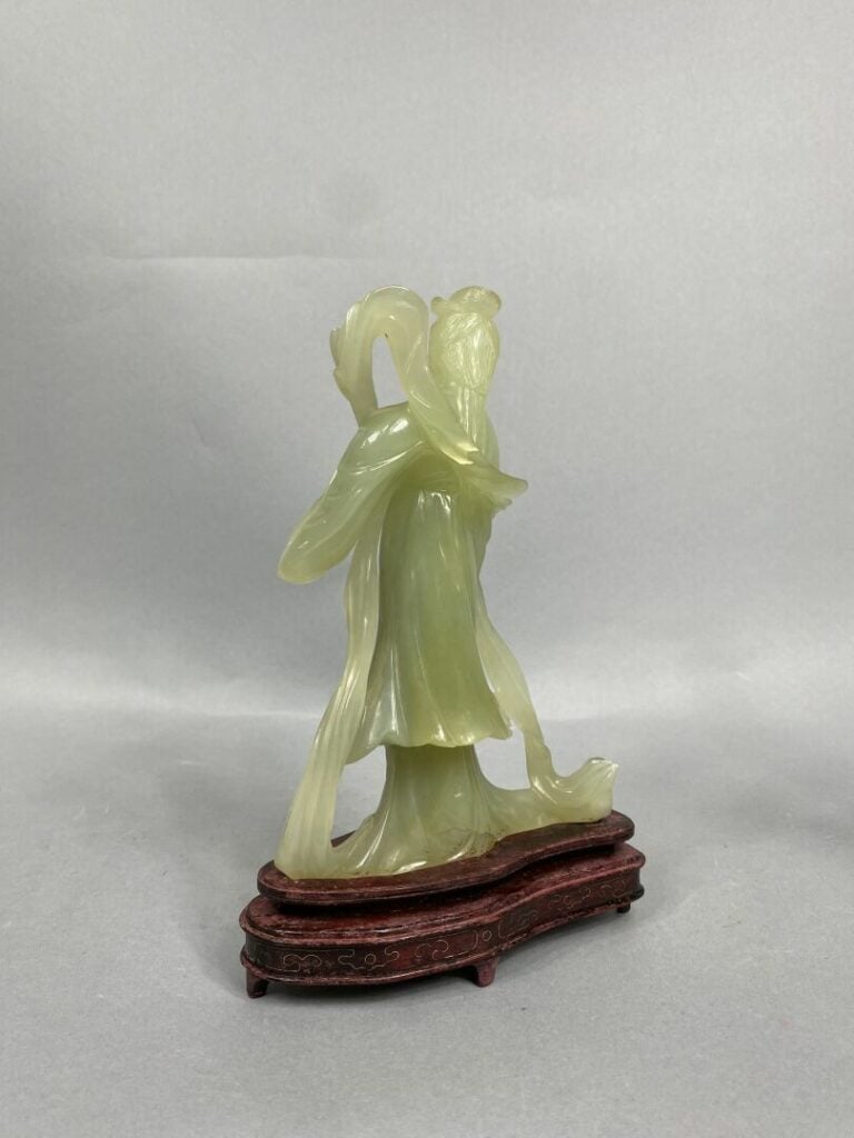 CHINE, XXe siècle - Ensemble de deux sujets en pierre dure verte sculptée à l'e…