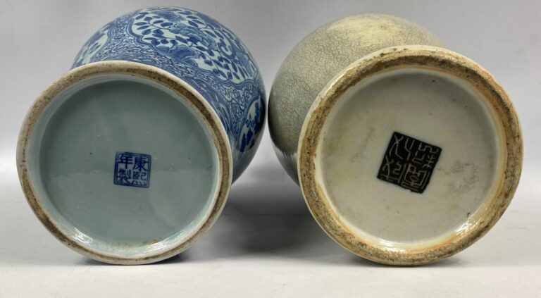 CHINE, XXe siècle - Ensemble de deux vases dont un vase en céramique Nankin et…
