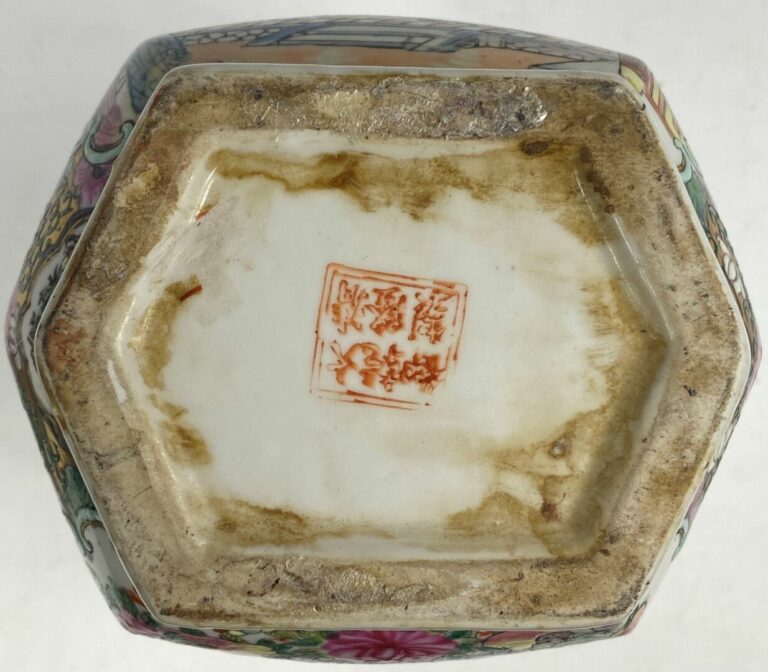 CHINE, XXe siècle - Lot comprenant Guanyin en blanc de Chine (restauration), va…