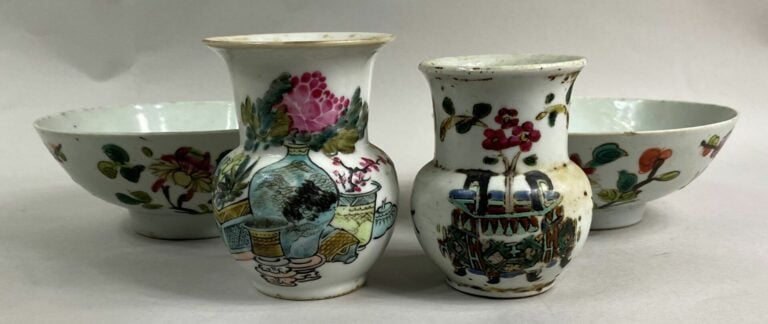 CHINE, XXe siècle - Lot de porcelaines émaillées comprenant deux bols à décor d…