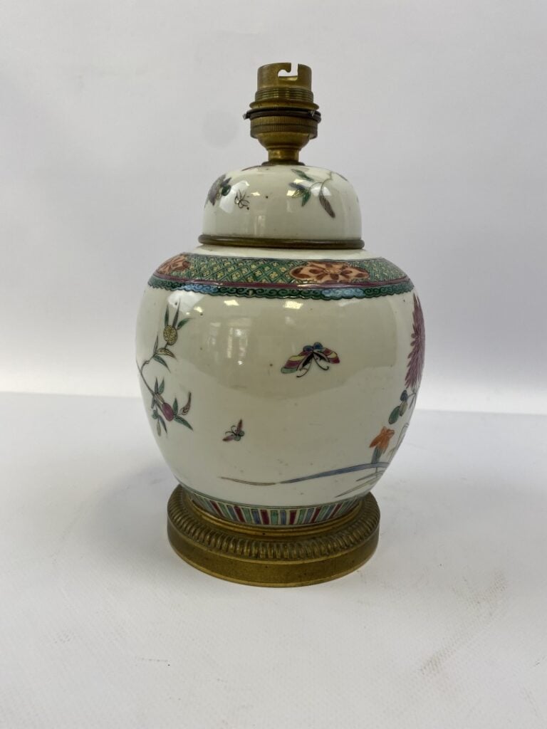 CHINE, XXe siècle - Pot à gingembre en porcelaine, dans le goût de la famille v…