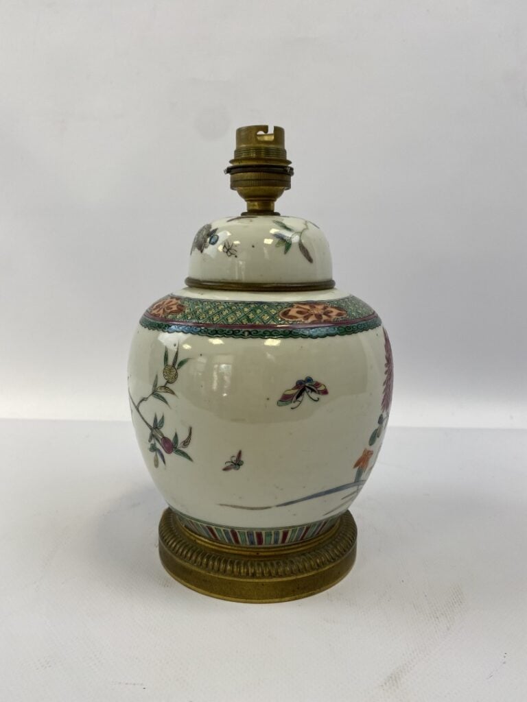 CHINE, XXe siècle - Pot à gingembre en porcelaine, dans le goût de la famille v…