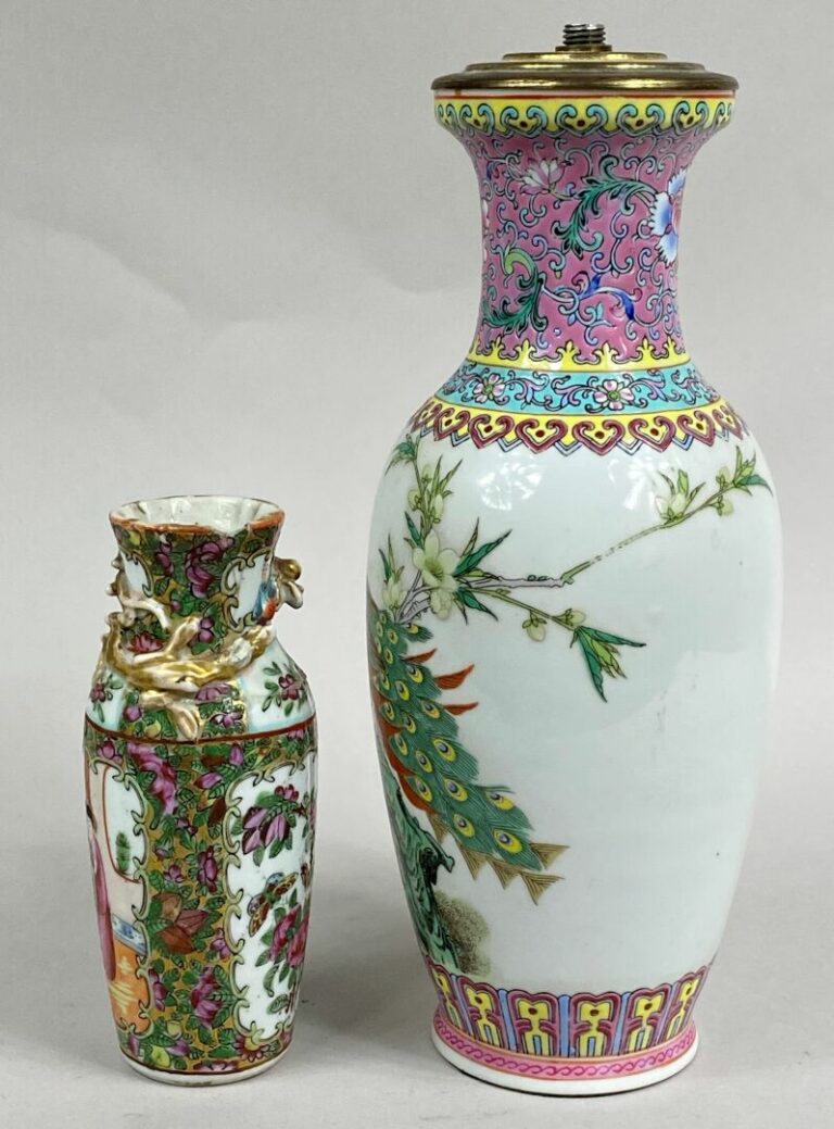 CHINE, XXe siècle - Vase balustre en porcelaine émaillée dans le goût de la fam…