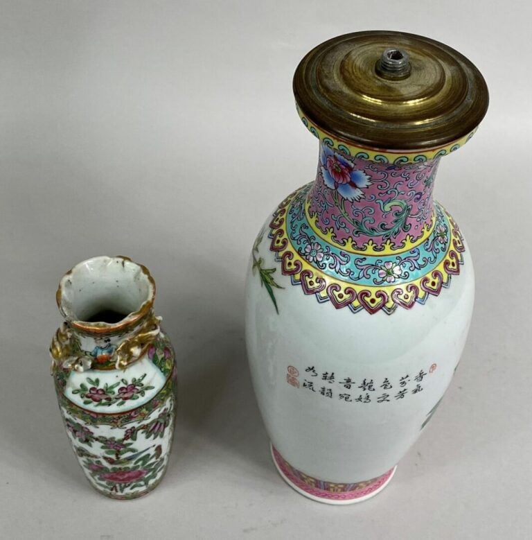 CHINE, XXe siècle - Vase balustre en porcelaine émaillée dans le goût de la fam…