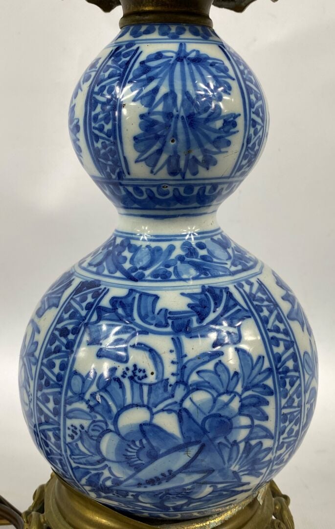 CHINE, XXe siècle - Vase double gourde en porcelaine bleu blanc à décor de fleu…