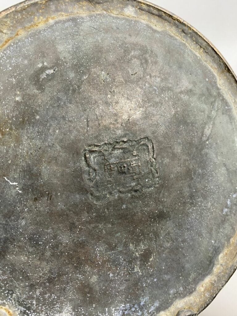 CHINE, XXe siècle - Vase en bronze à décor de phénix stylisé et de branchages f…
