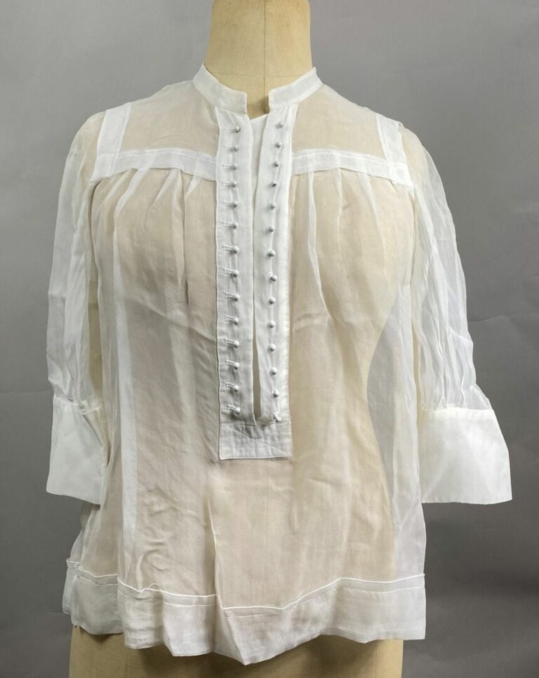 CHLOE - Blouse en soie crème boutonnée