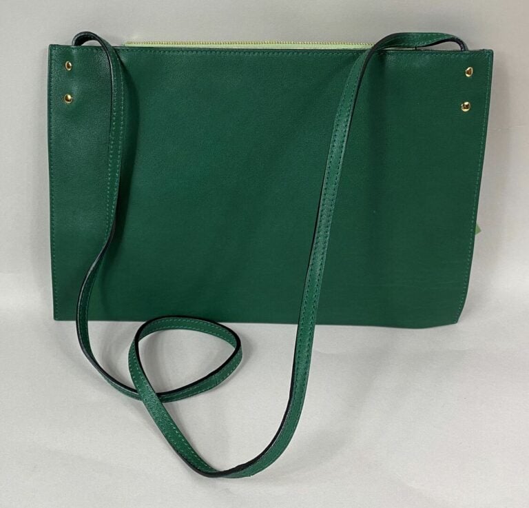 CHLOE - Sac pouvant former pochette en cuir souple deux tons de vert, une poche…